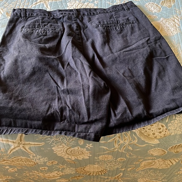 Black shorts, size 38 front and back pockets front zip - Picture 2 of 3